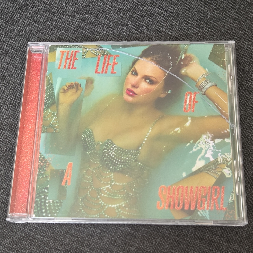 💥The Life of A Showgirl CD